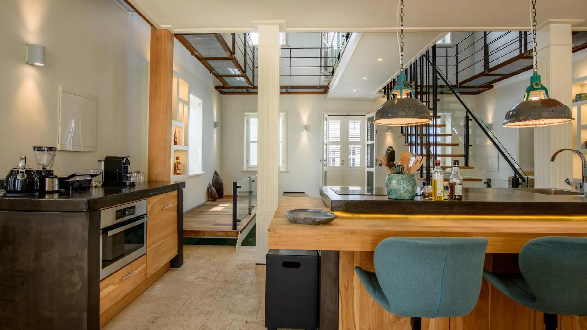 Private Oceanfront Luxurious City Villa With Pool And Beach Willemstad